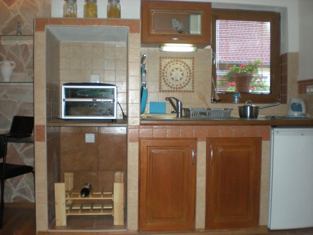 Sophia Cozy Self Catering Apartment Dolni Brezany Buitenkant foto